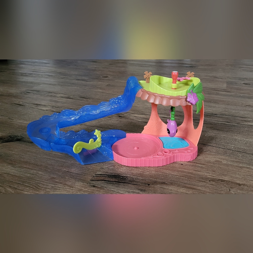 Littlest Pet Shop Slide n Dive Lagoon Playset inc LPS #2460